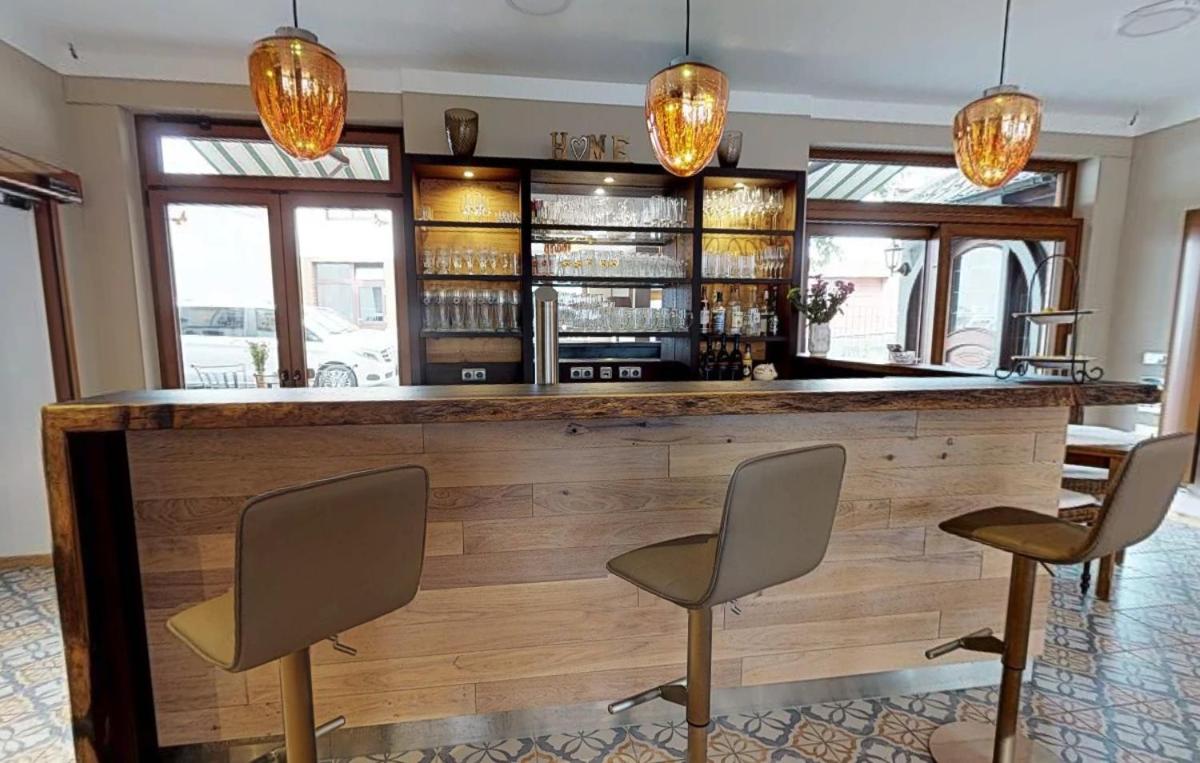 Hotel Restaurant zum Schwanen - Housity