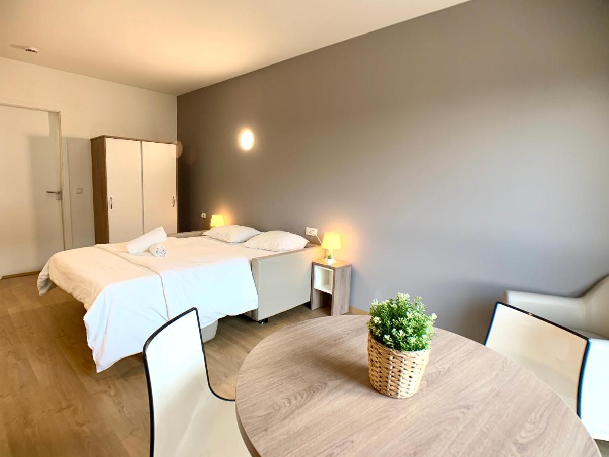 Modern Studio + Gym & Shopping Mall 5 min walk - Housity