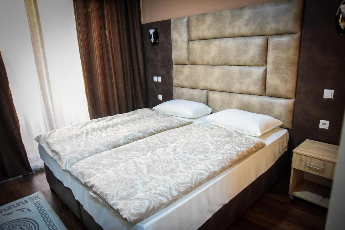 Hotel Centro Biznis 92 - Housity