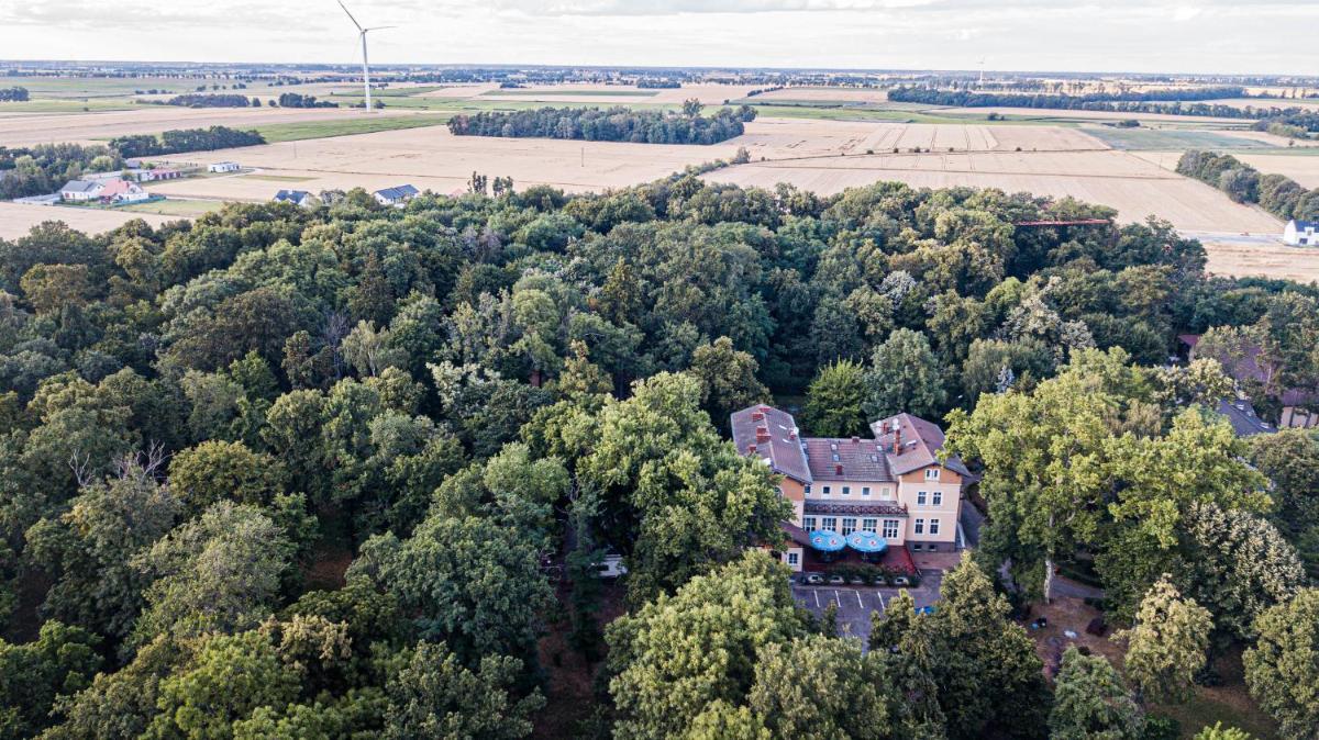 Dworek Brodowo Restauracja Hotel Przyj?cia - Housity