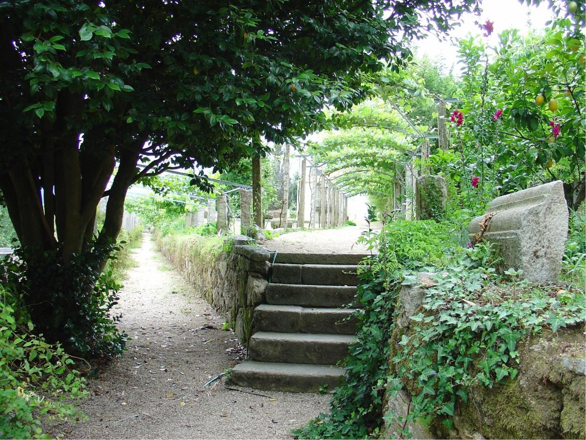 Um jardim no exterior de Hotel Convento dos Capuchos