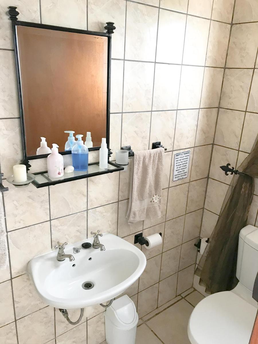 Suitetrails - C-Mew Guest House