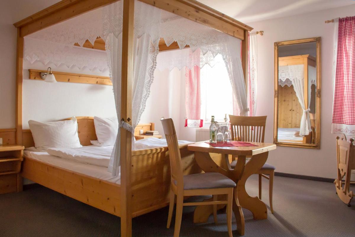 Hotel Gasthof Weißer Löwe - Housity