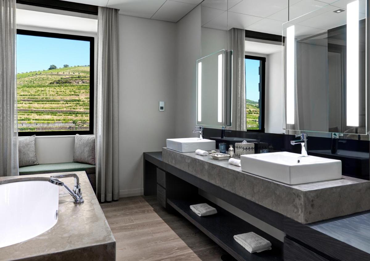 Uma casa de banho em Six Senses Douro Valley