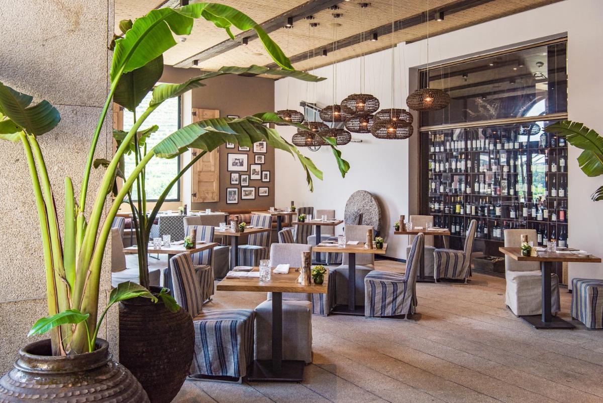 Uma área de estar em Six Senses Douro Valley