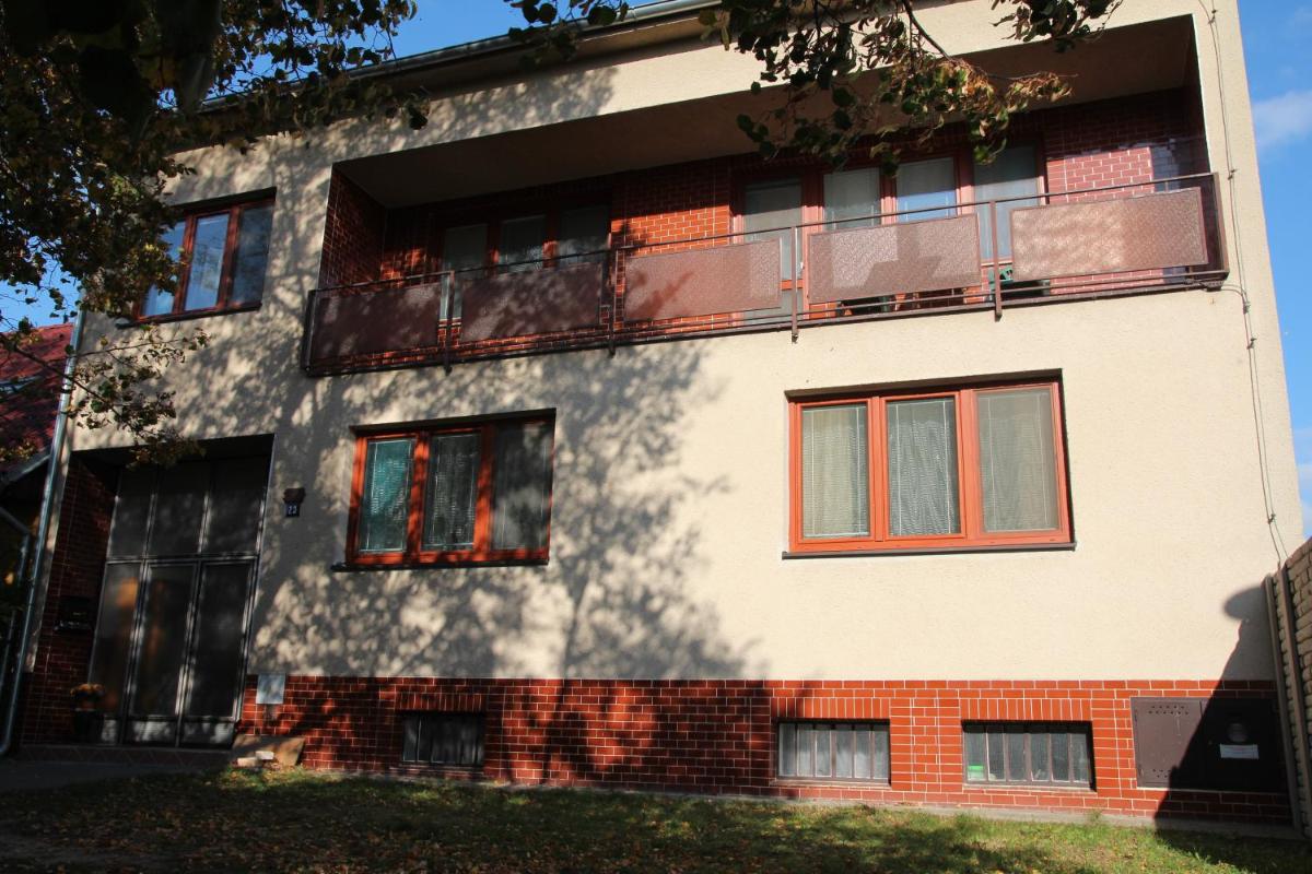 Penzion jaký svět neviděl - Housity