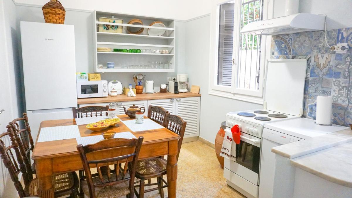 A Happy Stay at Edem Beach by Athenian Homes - Housity