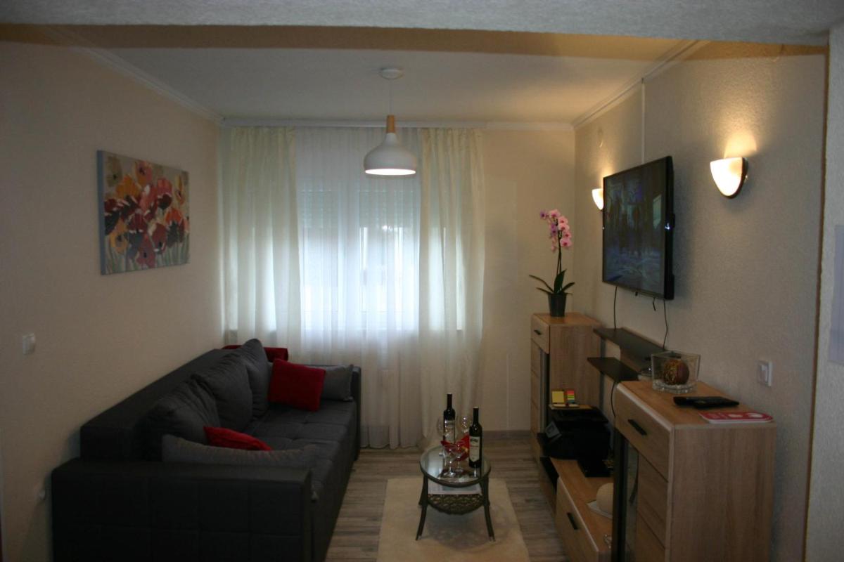Kuća-apartman Clarissa Đakovo - Housity