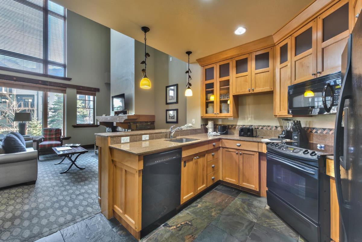 Suitetrails - Miners Club 4 Bedroom Loft by Canyons Village Rentals MC12A