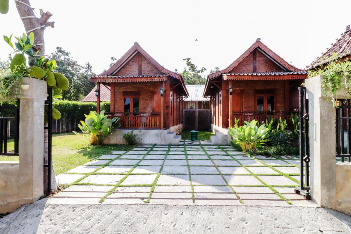 Omah Teras Bata Guesthouse - Housity