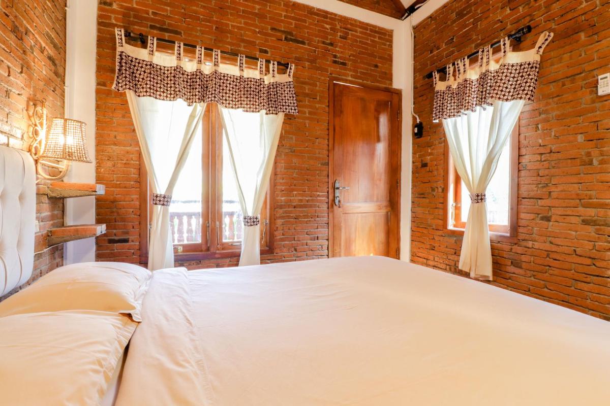 Omah Teras Bata Guesthouse - Housity