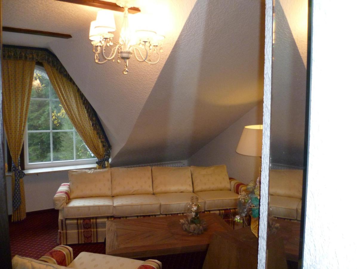Ein Sitzbereich in der Unterkunft Wellness und Romantik Hotel Helmboldt