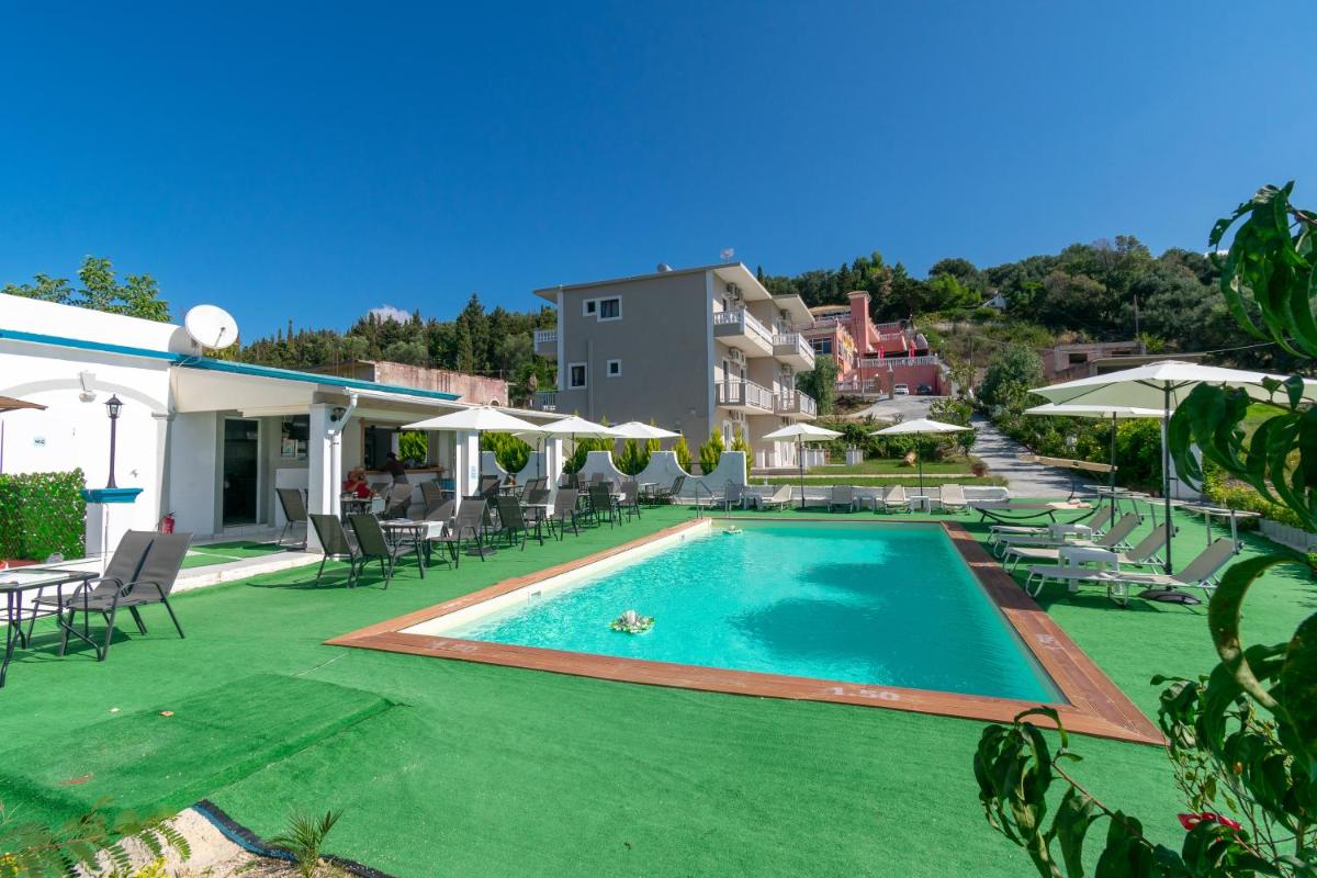 Suitetrails - Akis Villa Studios & Apartment with Pool by Hotelius