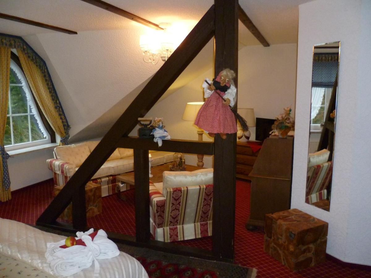 Ein Bett oder Betten in einem Zimmer der Unterkunft Wellness und Romantik Hotel Helmboldt