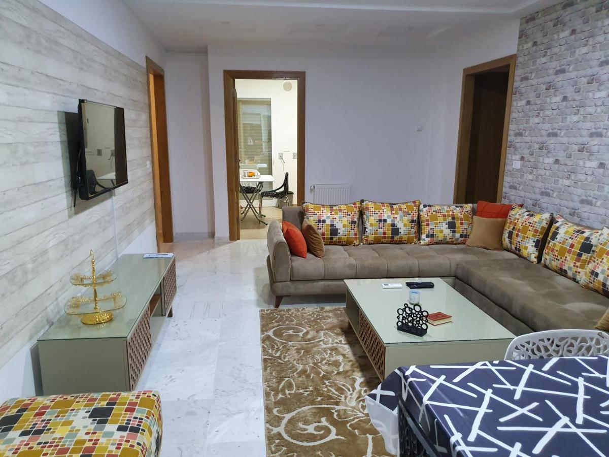 Luxury and Splendid 2 Bedrooms Apartment in Jardin De Carthage Tunis - Housity