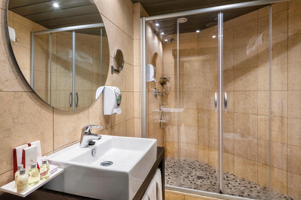 Un baño de Salles Hotel Aeroport de Girona