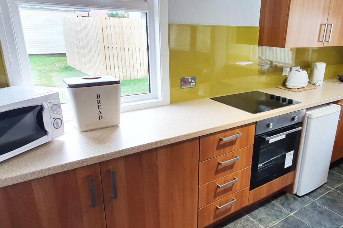 Kendal Gold Chalet + Hot Tub @ Solway Holiday Village - Housity