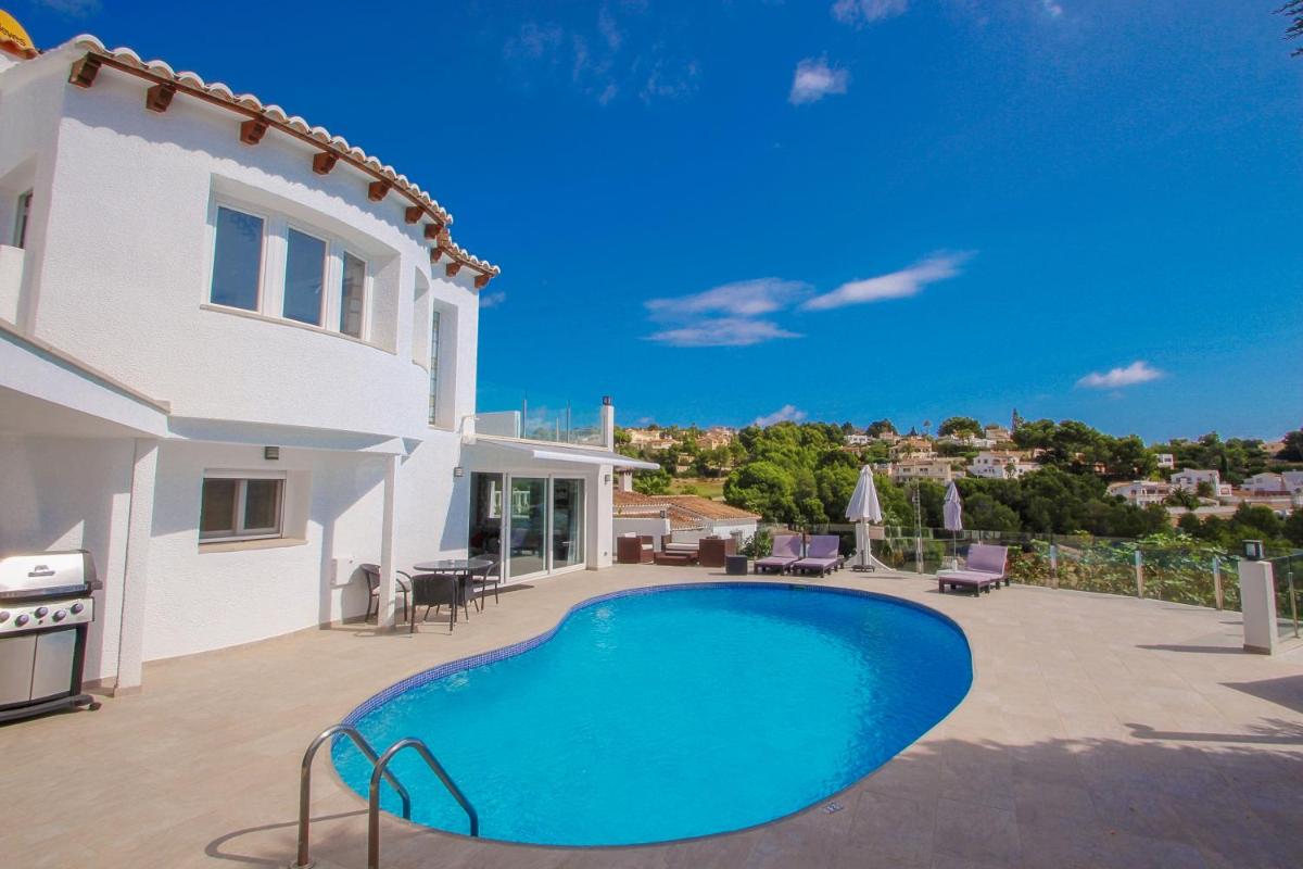 Gila - sea view villa with private pool in Benissa - Housity