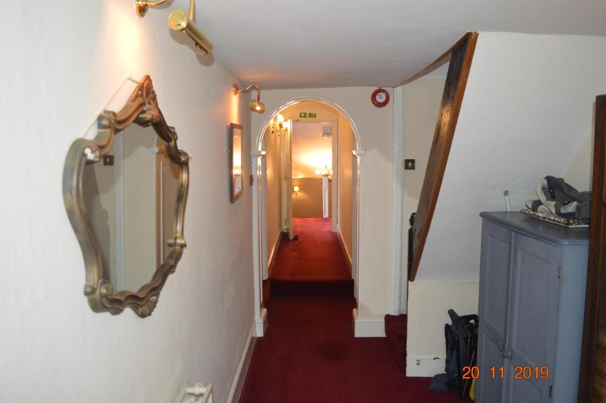 The Compasses Inn - Housity