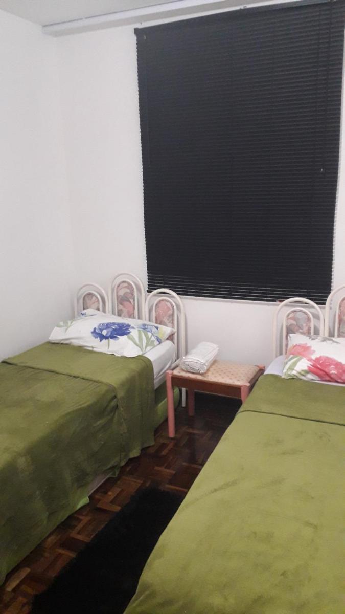 Casa com garagem em condomínio - Housity