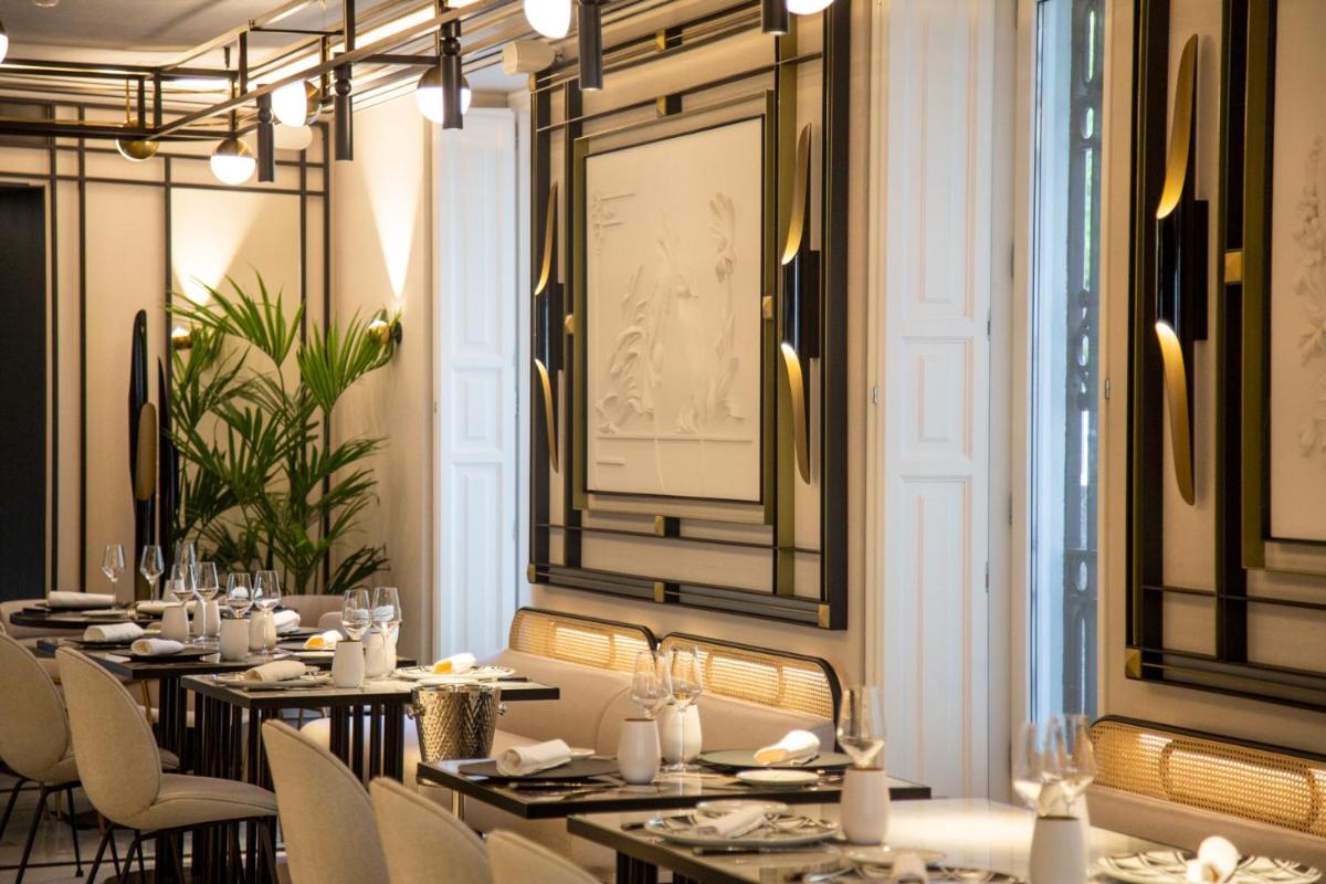Un restaurante o sitio para comer en MYR Palacio Vallier