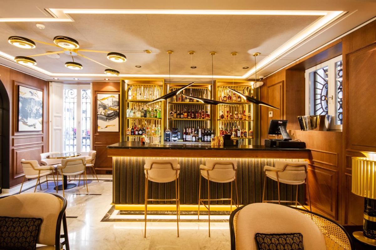 El salón o zona de bar de MYR Palacio Vallier