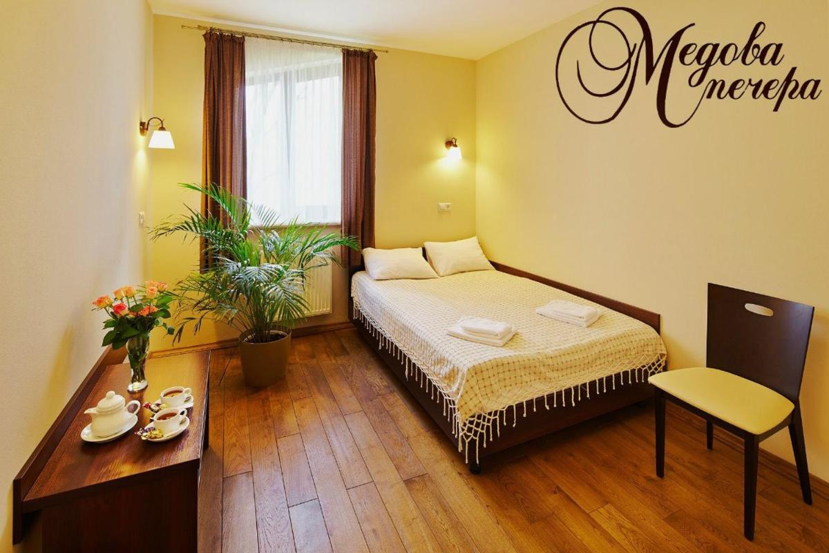 Medova Pechera - Housity