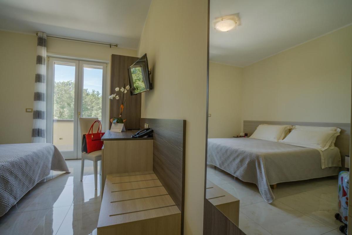 Elia Hotel - Housity