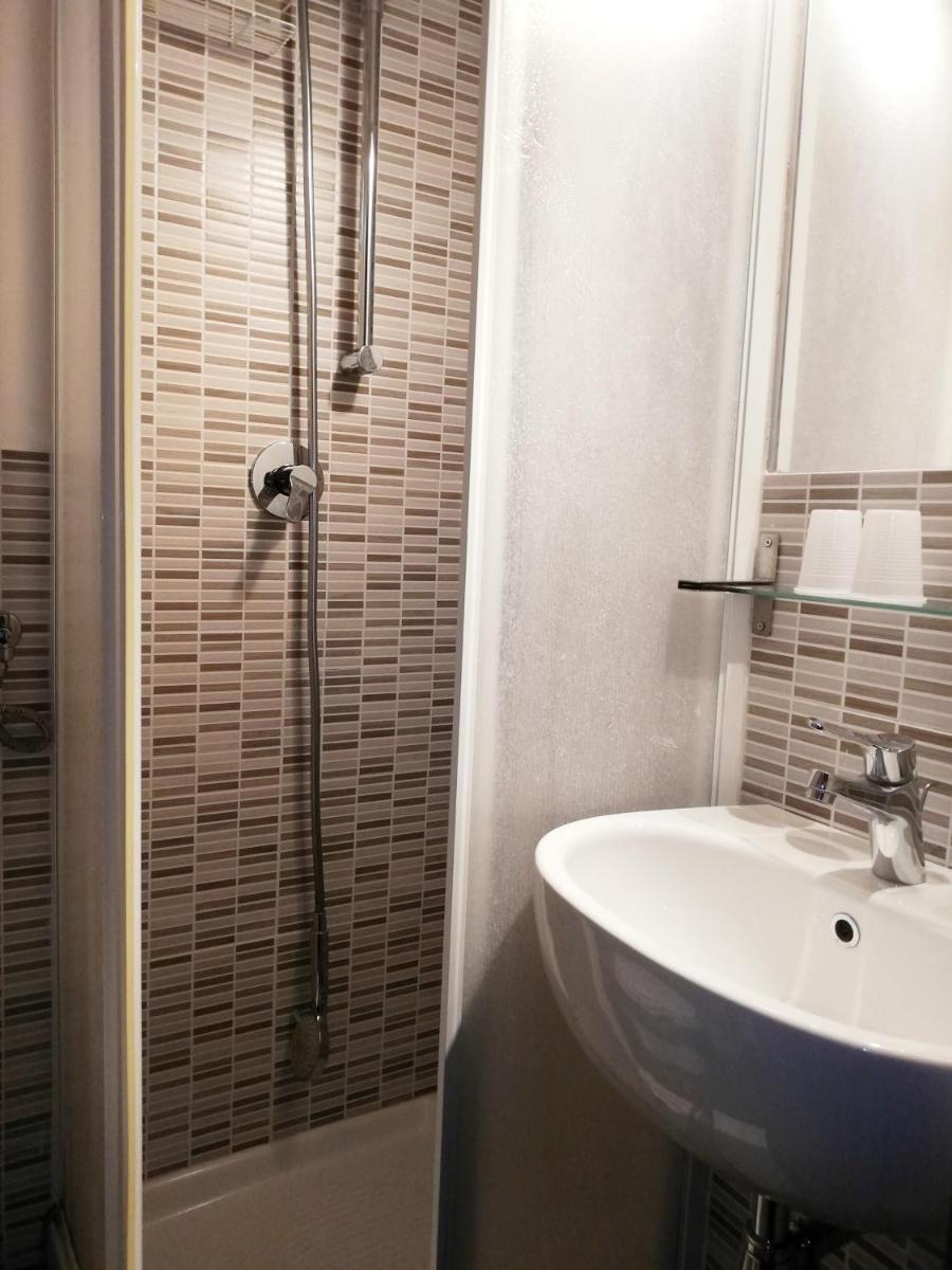 Hotel Dover - Housity