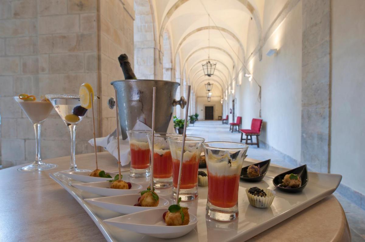 Bebidas en Parador de Corias