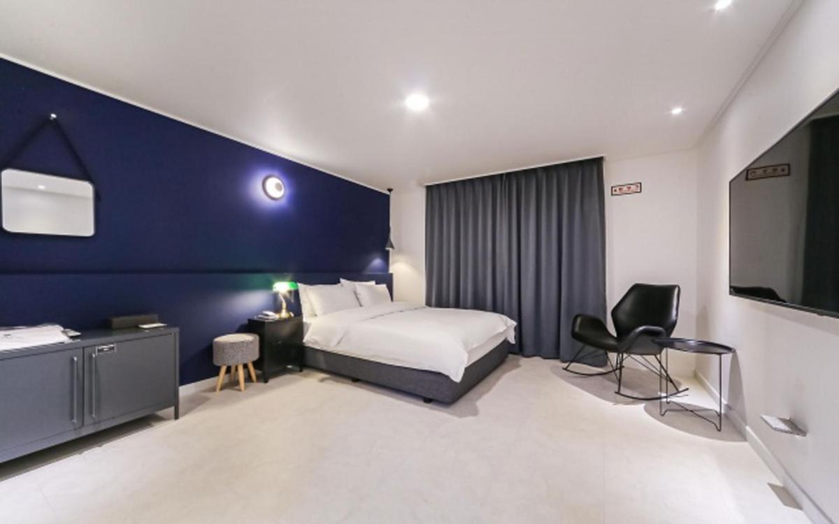 Hotel Pier 48 - Housity