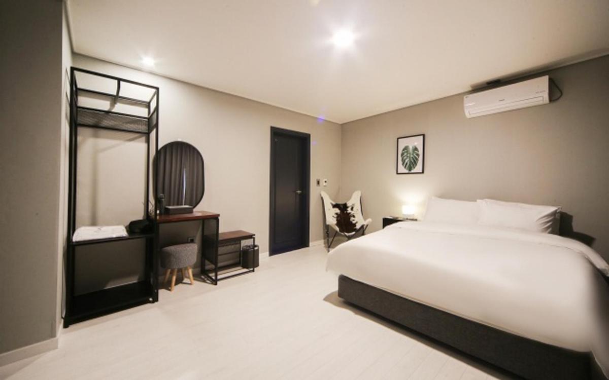 Hotel Pier 48 - Housity