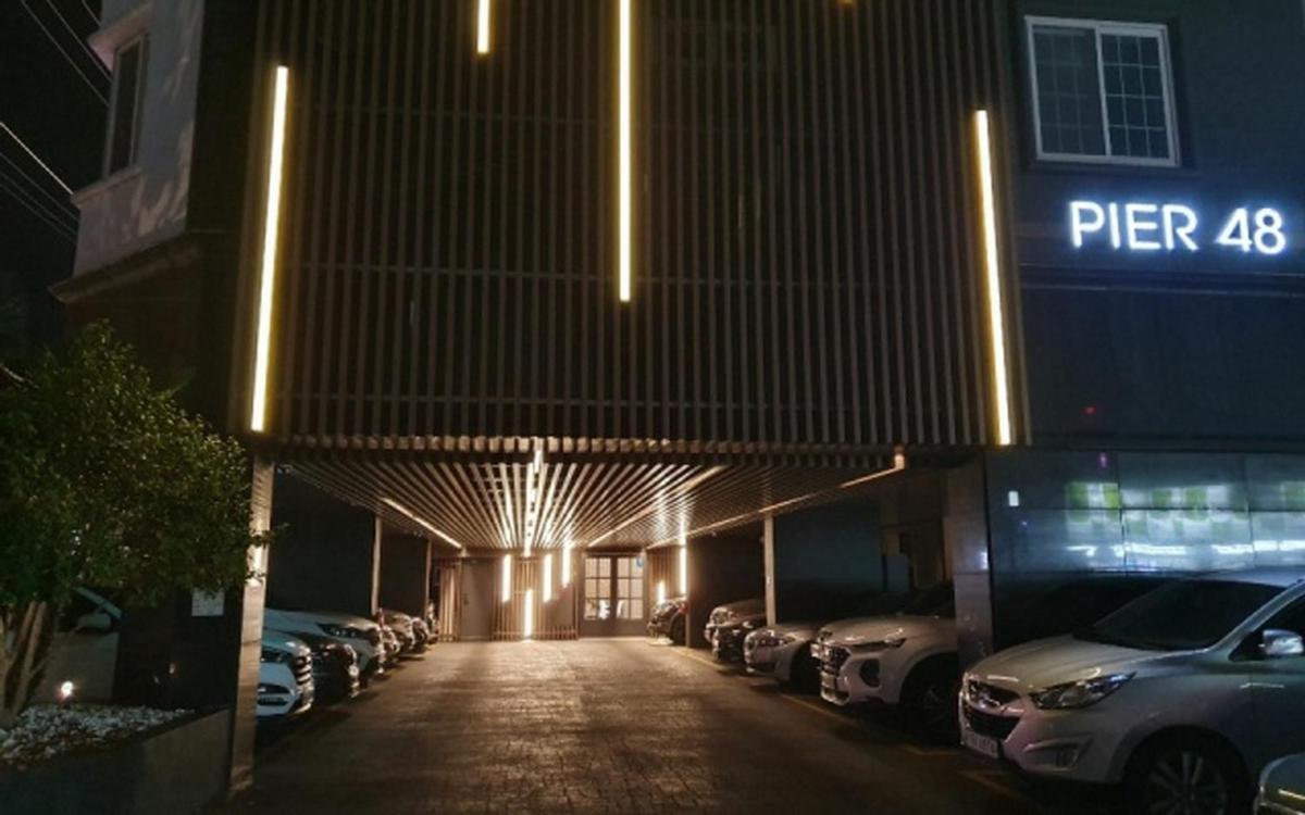 Hotel Pier 48 - Housity