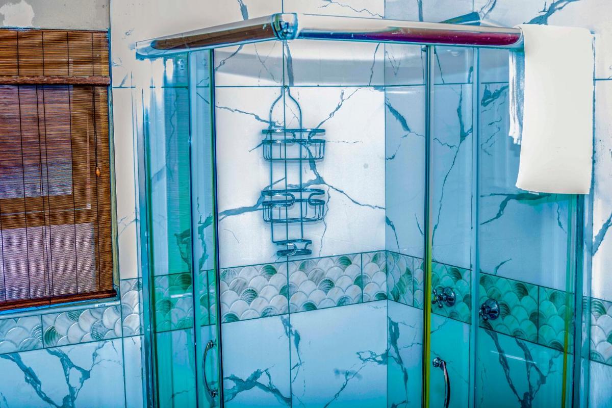 Coyotes Hotel & Conference Centre - Housity