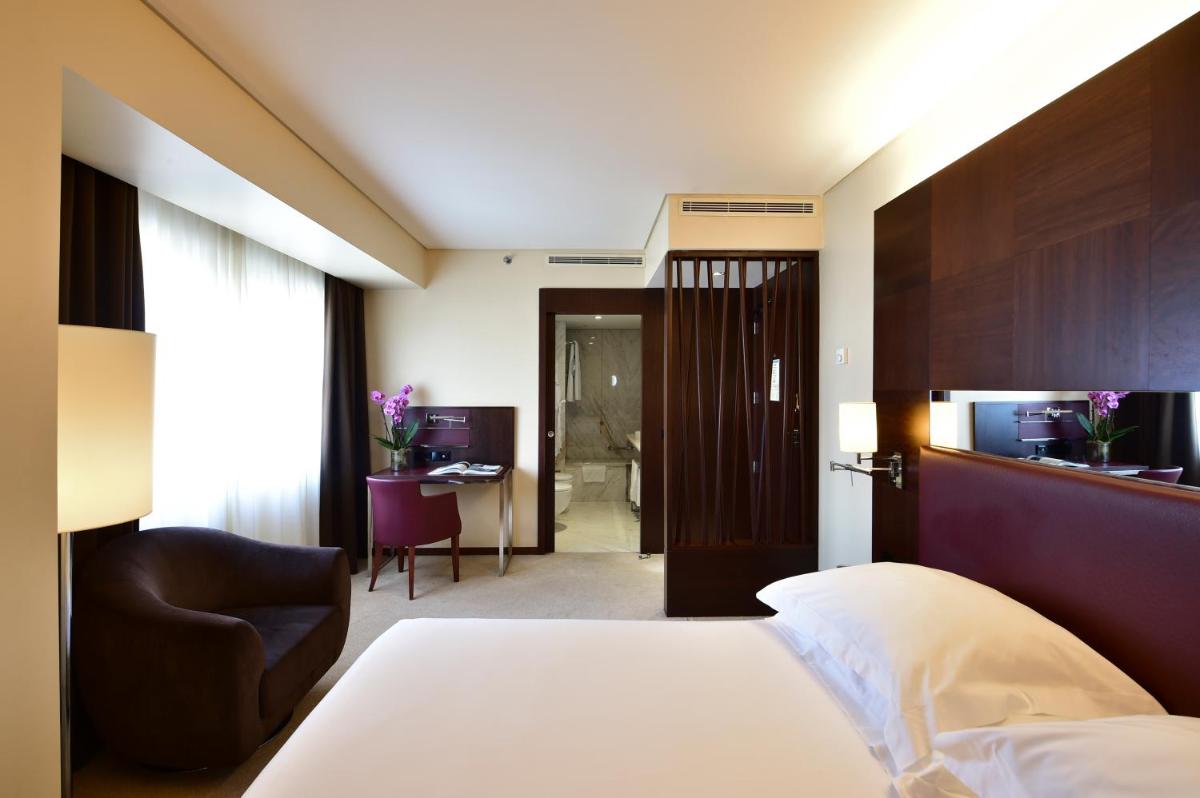 Uma cama ou camas num quarto em Porto Palácio Hotel by The Editory