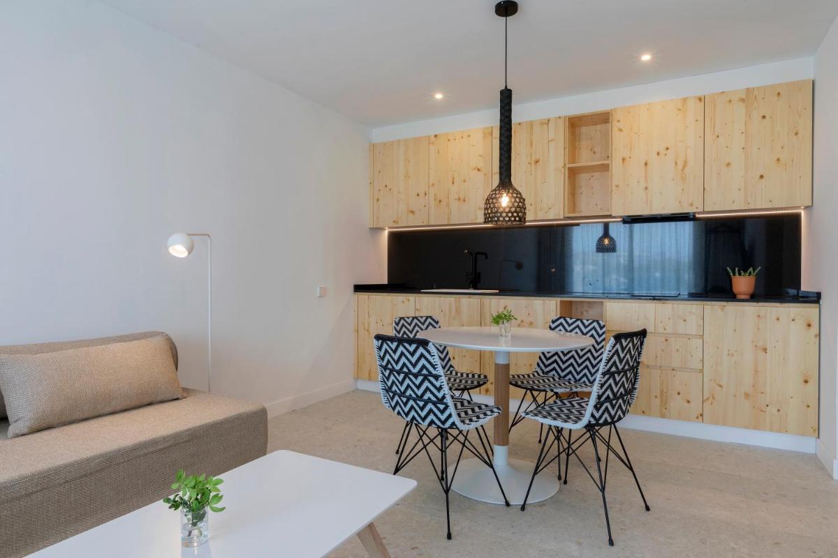 Una cocina o zona de cocina en HM Ayron Park - Adults Only