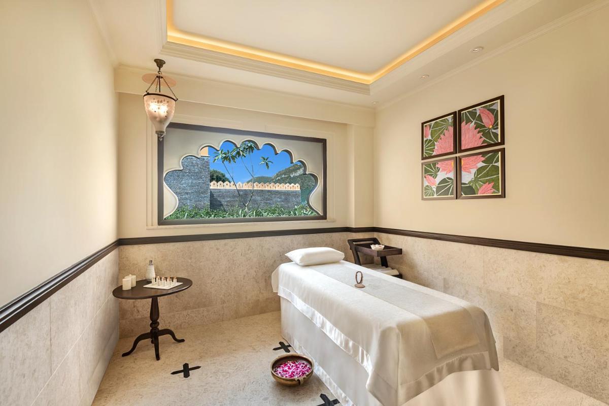 a bathroom with a tub and a table in a room at Aurika, Udaipur - Luxury by Lemon Tree Hotels in Udaipur