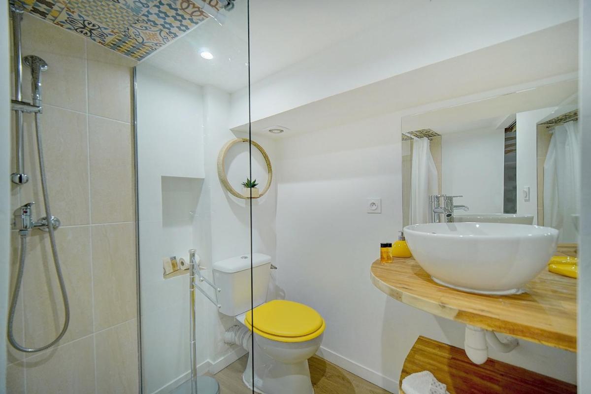 #31 Comfy place in the Old Town Balcony & AC 2Min to Beach - Housity