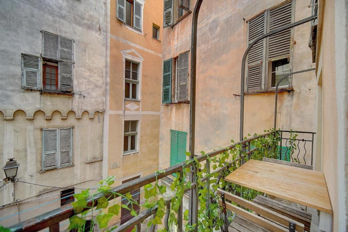 #31 Comfy place in the Old Town Balcony & AC 2Min to Beach - Housity