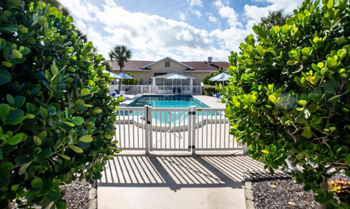 Suitetrails - Island Sun Inn & Suites - Venice, Florida Historic Downtown & Beach Getaway