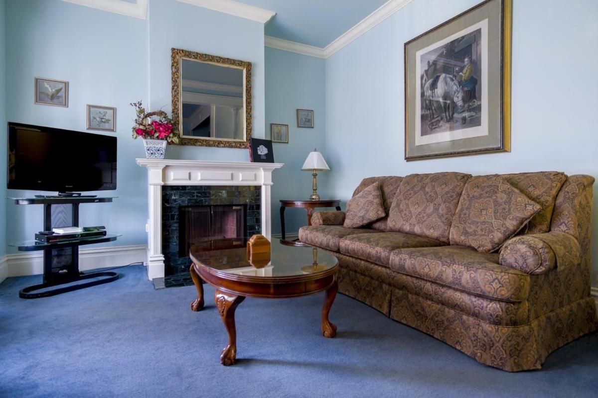Nob Hill Inn - Housity