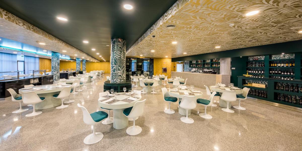 Um restaurante ou outro lugar para comer em Aurea Fatima Hotel Congress & Spa
