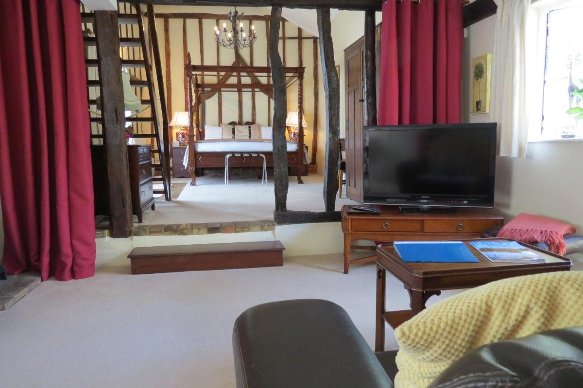 The Greyhound - Historic former Inn - Housity
