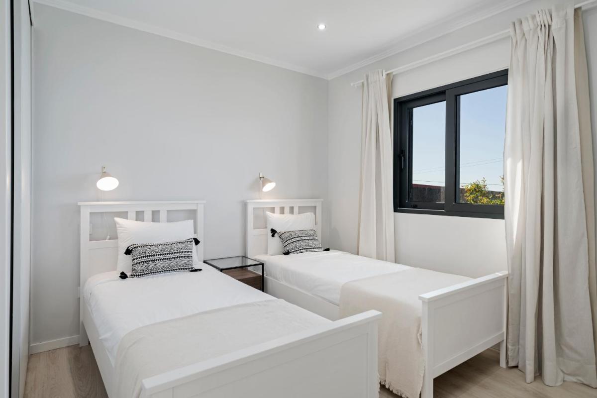 Vilas Felicidade Rocha by An Island Apart - Housity