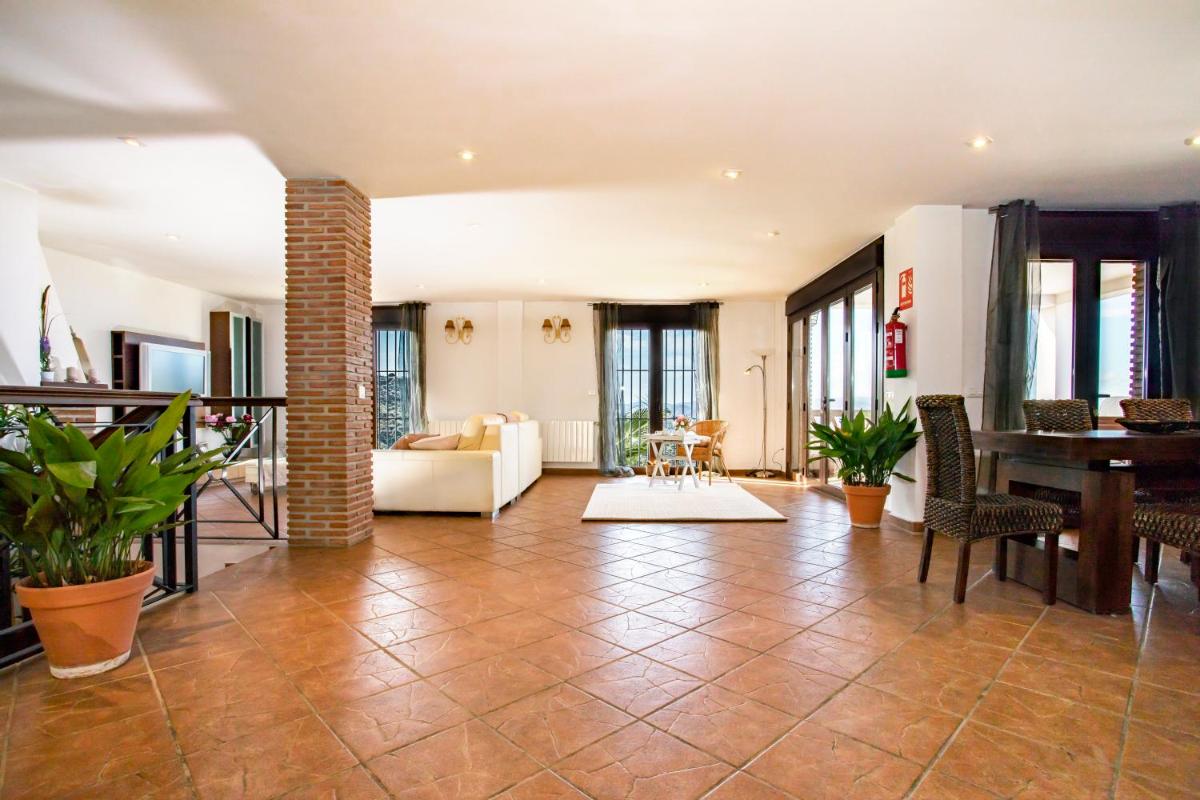 Holiday Home El Encinar - Housity