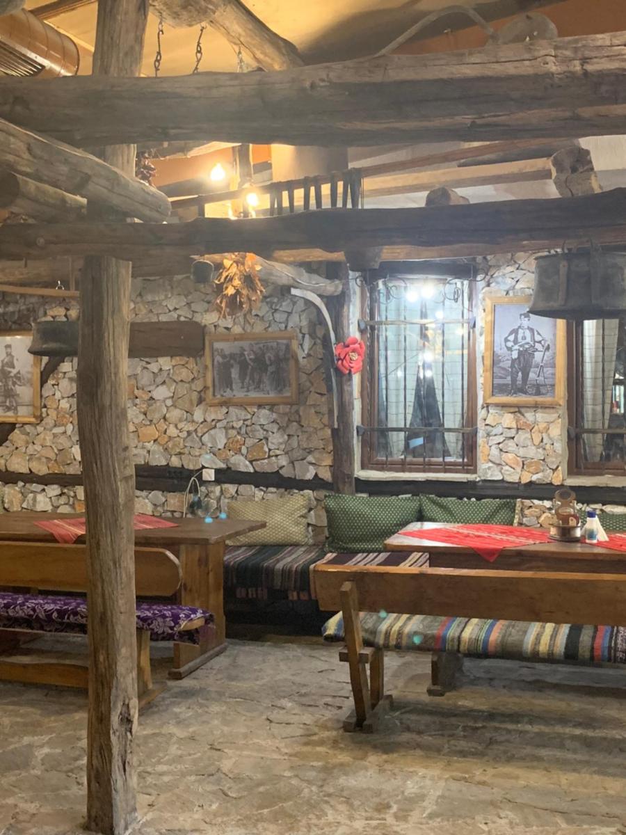 Buhlevata Vodenitsa - Housity