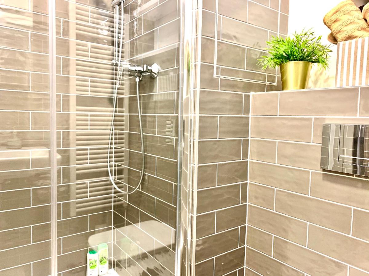 Luxury, bright Studio with parking and balcony in Bratislava center - Housity