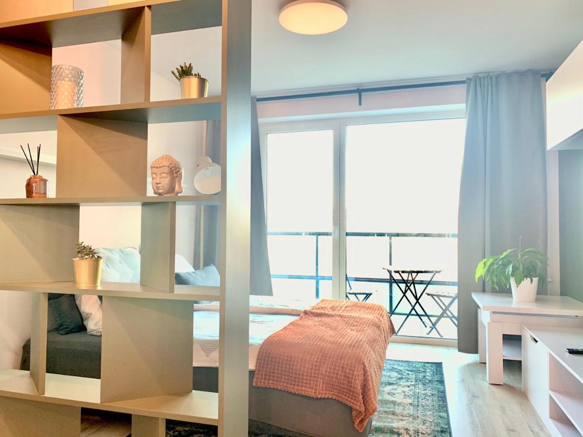 Luxury, bright Studio with parking and balcony in Bratislava center - Hizvo