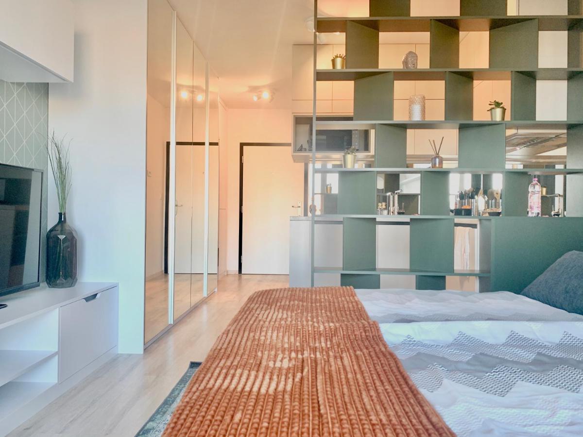 Luxury, bright Studio with parking and balcony in Bratislava center - Housity