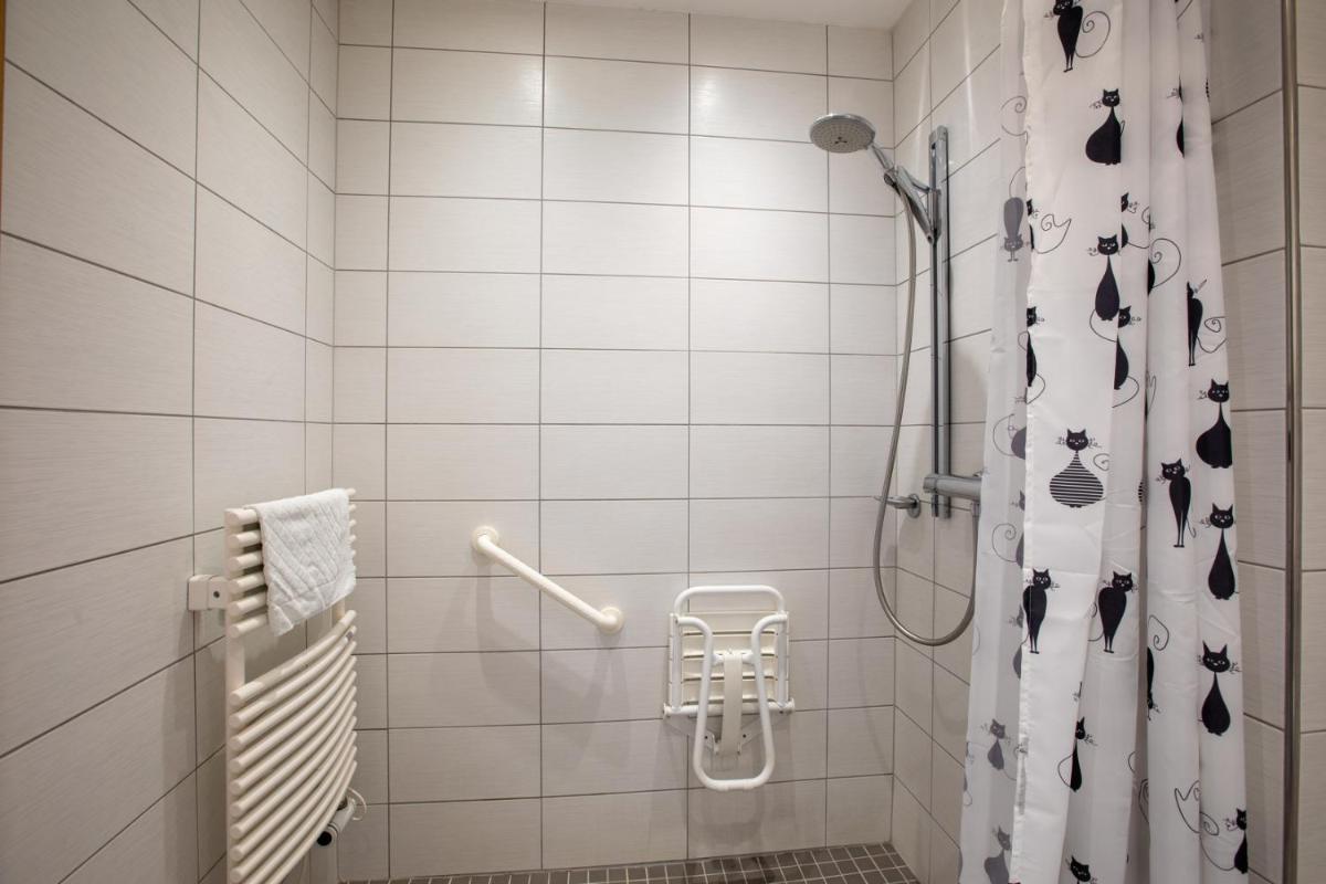 Salle de bains dans l'établissement Hôtel Restaurant et Spa Au Tilleul